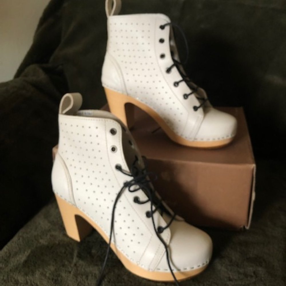 Swedish Hasbeens Women's Perforated Lace-Up Ankle Boot 39 US 8.0-8.5